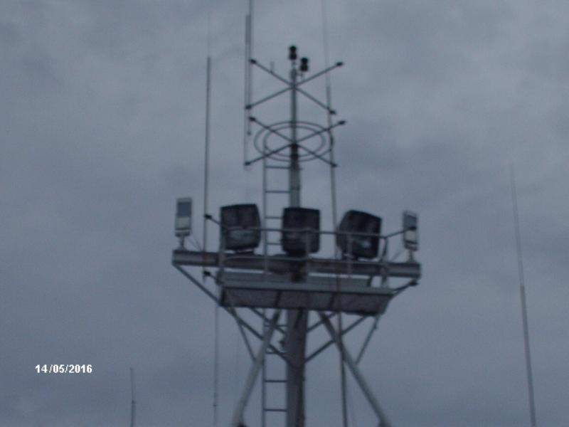 mast mounted "crab lights